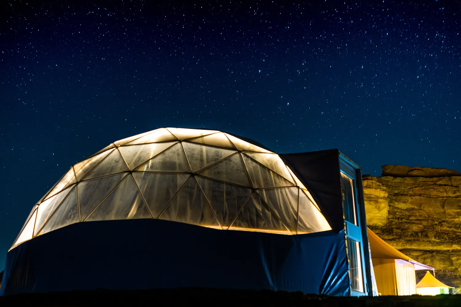 Glamping namiot sferyczny